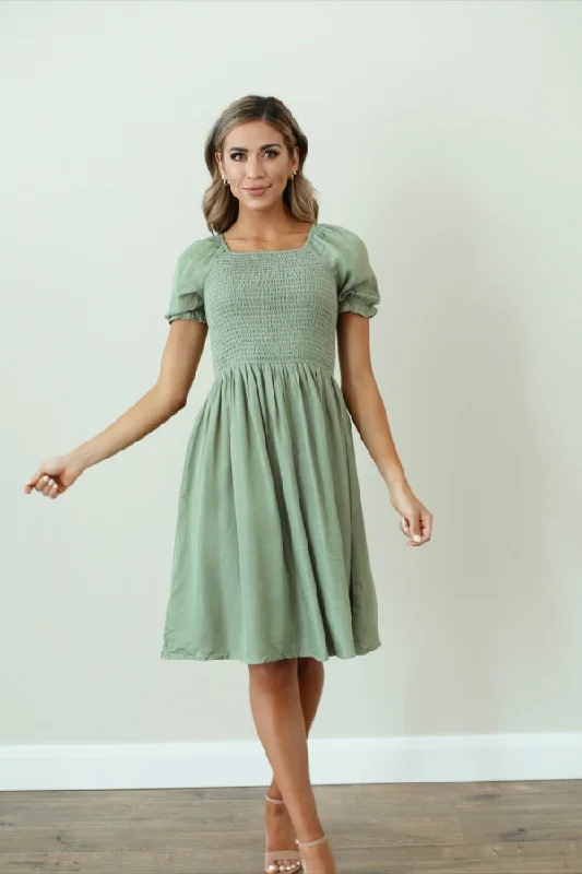 Annalise Smocked Dress in Light Green