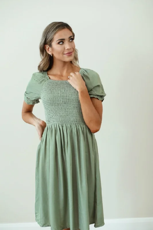 Annalise Smocked Dress in Light Green