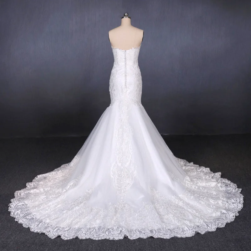 Sweetheart Mermaid Lace Appliques Button Back Long Wedding Dresses OKQ29